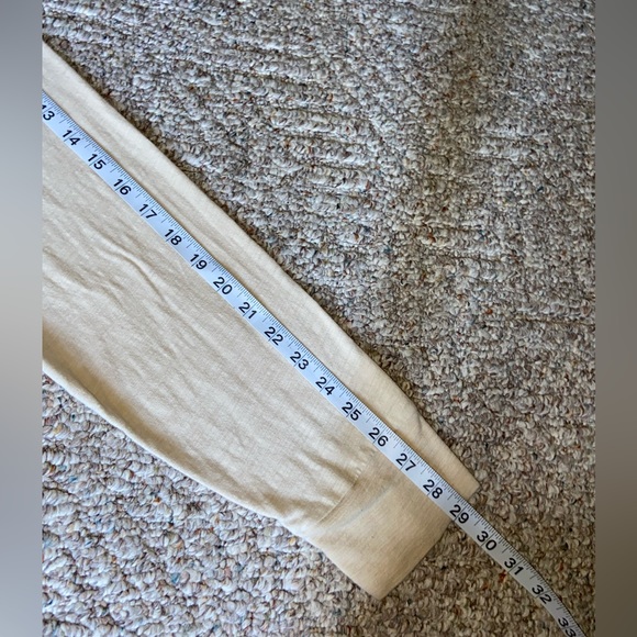 Hollister Men’s Curved Hem long sleeve Tee - Picture 7 of 8